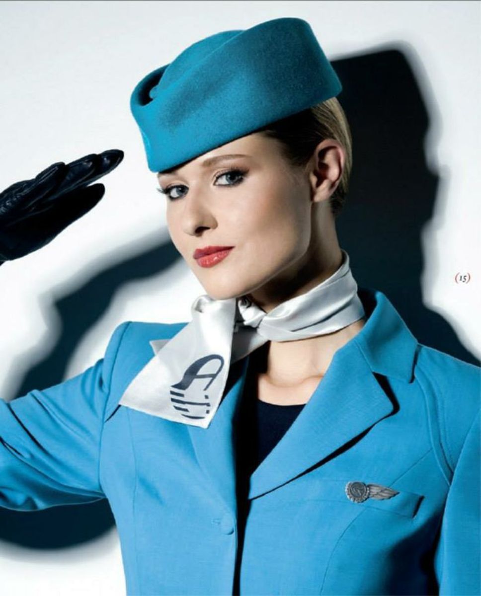 Hostes. Adria Airways стюардессы. Клэр Кастл стюардесса. Форма стюардесс Adria Airways. Стюардесса в голубой форме.